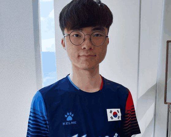 概率论中的“大数定律”与“中心极限定理”是如何左右赌桌胜负的？（从大数定律到中心极限定理：赌桌输赢的数学真相）
