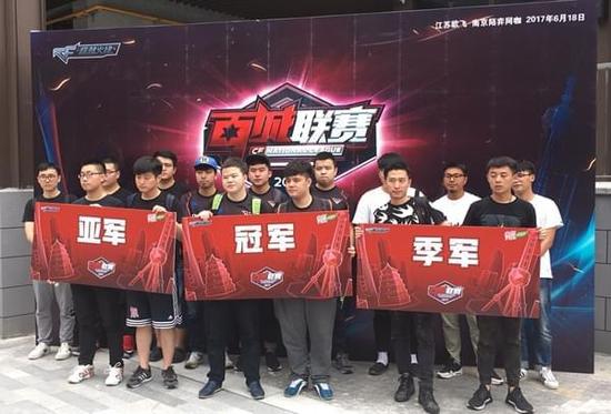 扑克高手为什么看长期（牌坛高手为何着眼长远）
